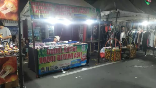 bazar Kantor Camat Ciracas beralamat di Jalan Pengantin Ali, Kelurahan Ciracas, Kecamatan Ciracas, Jakarta Timur